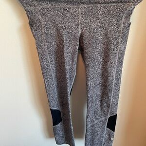 Lululemon size 6 capri leggings